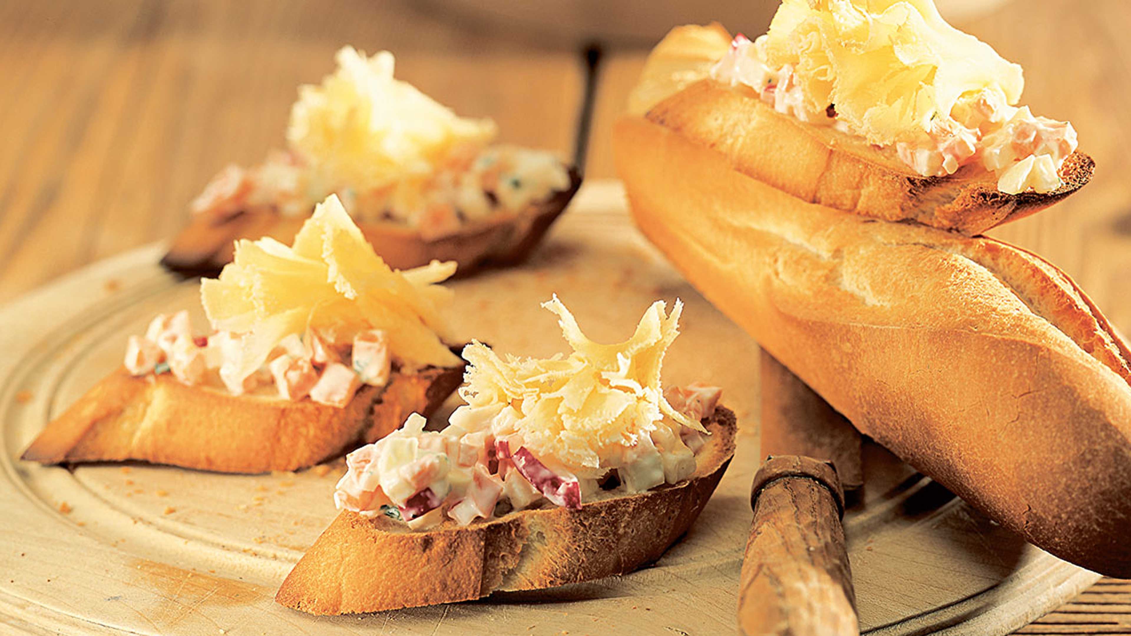 Crostini mit Tête de Moine AOP